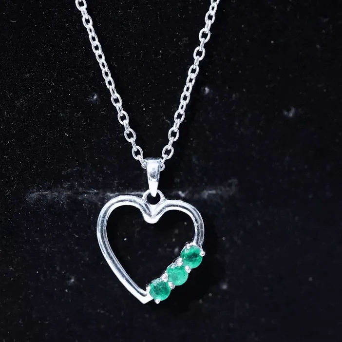 1/2 CT Simple Emerald and Gold Heart Pendant