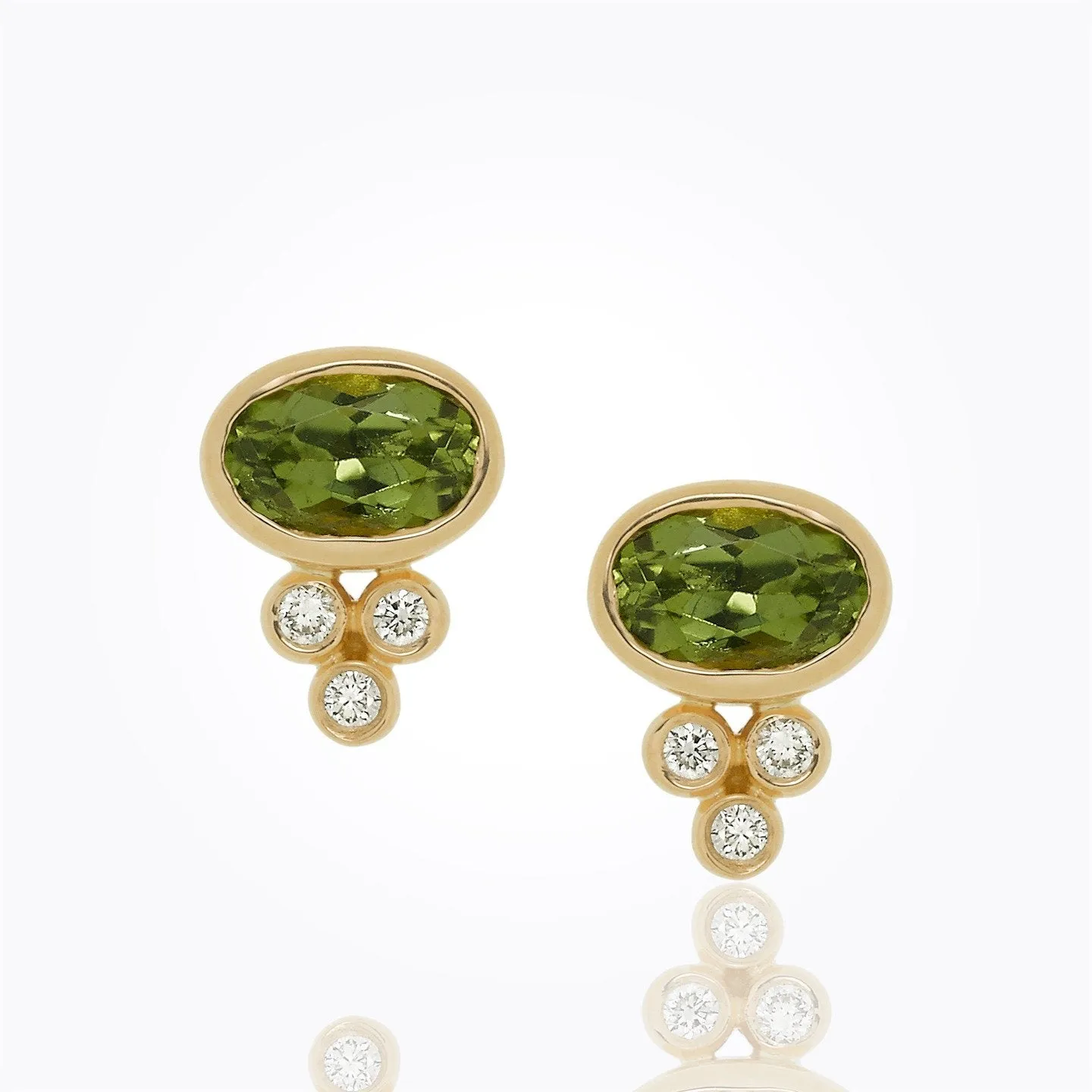 18K Classic Earrings with diamond granulation