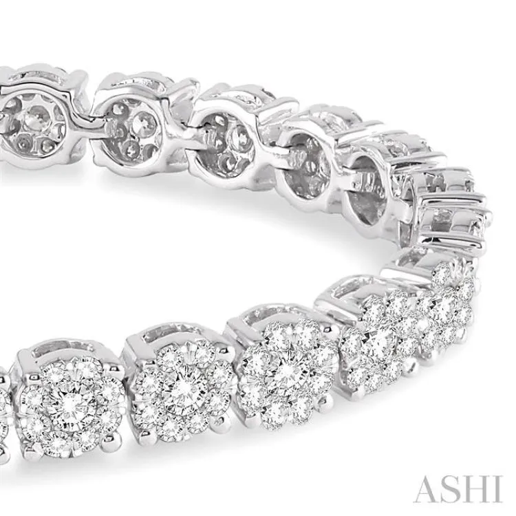 5 1/3 Ctw Round Cut Diamond Lovebright Bracelet in 14K White Gold