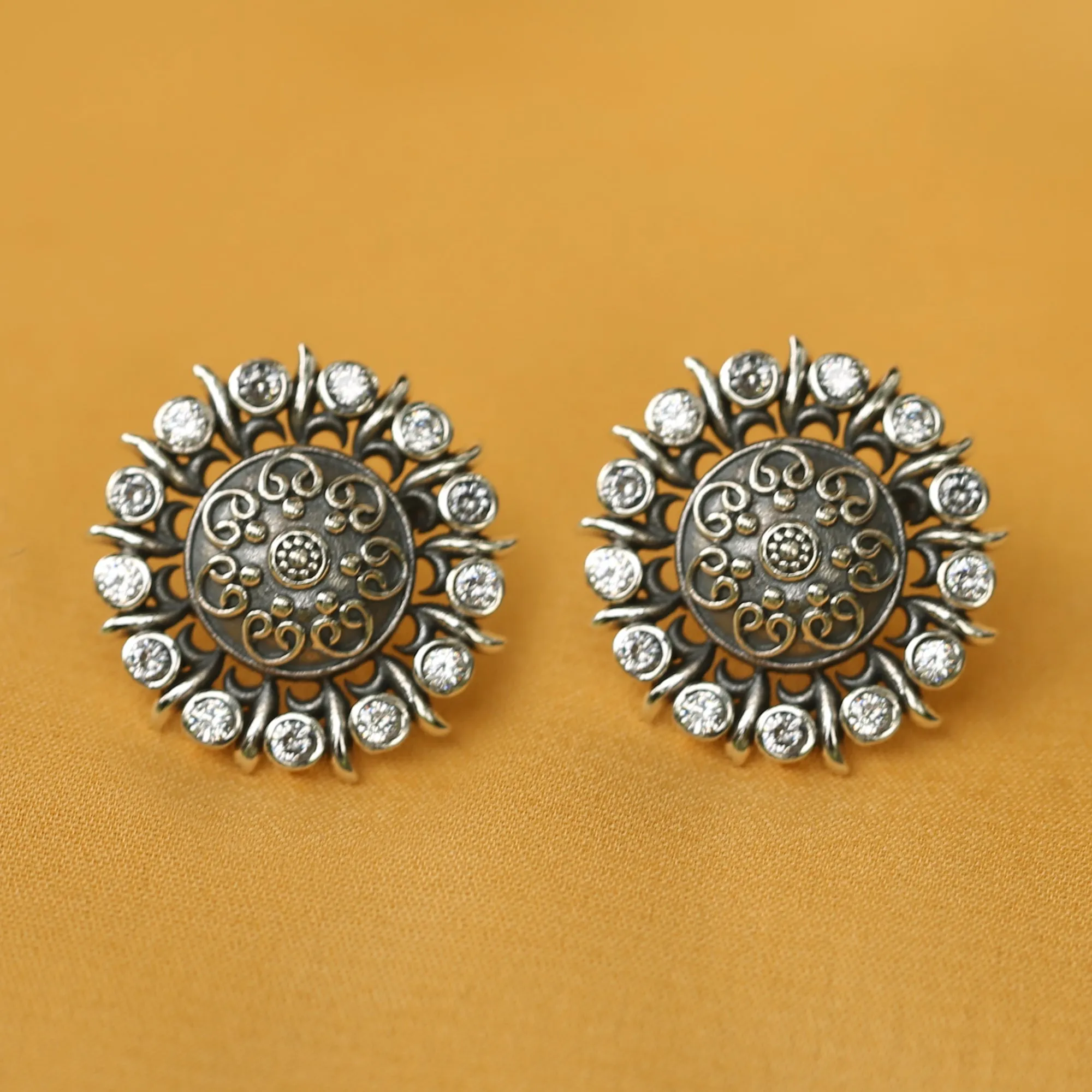 925 Silver Antique Look Zircon Stud