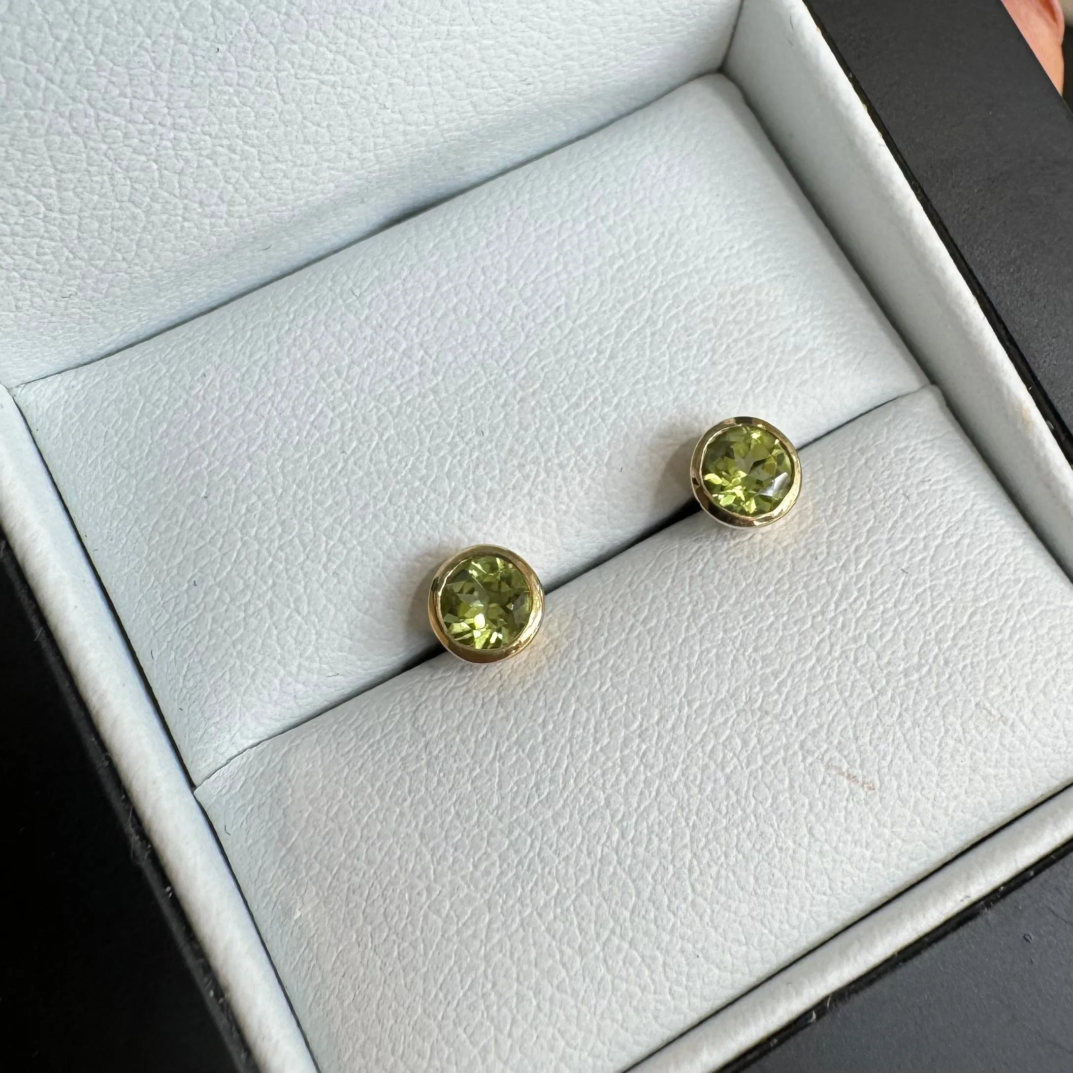 9ct Yellow Gold Bezel Peridot Stud Earrings