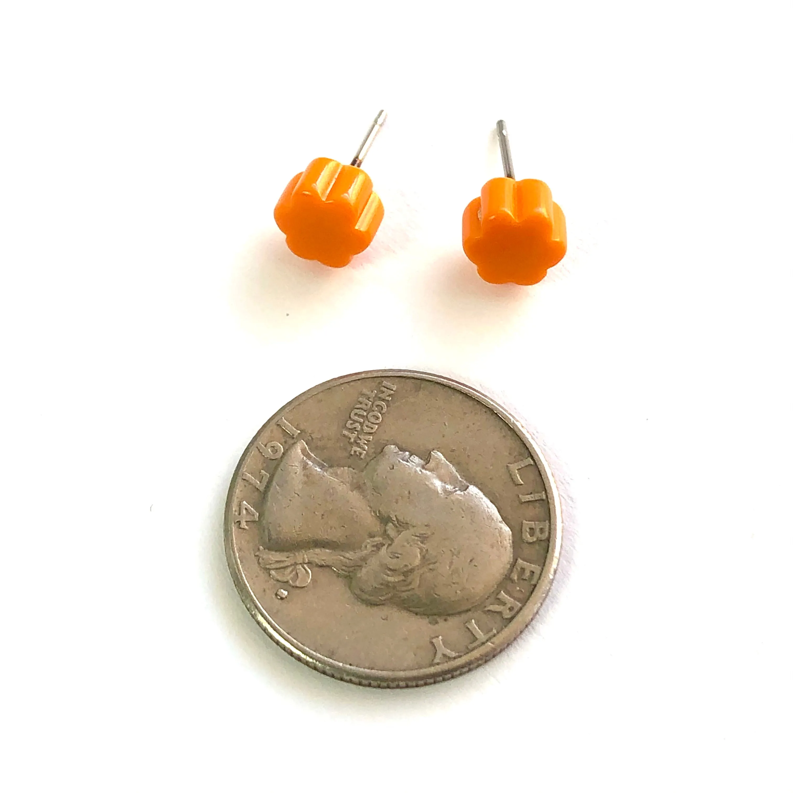 Light Orange Deco Daisy Stud Earrings