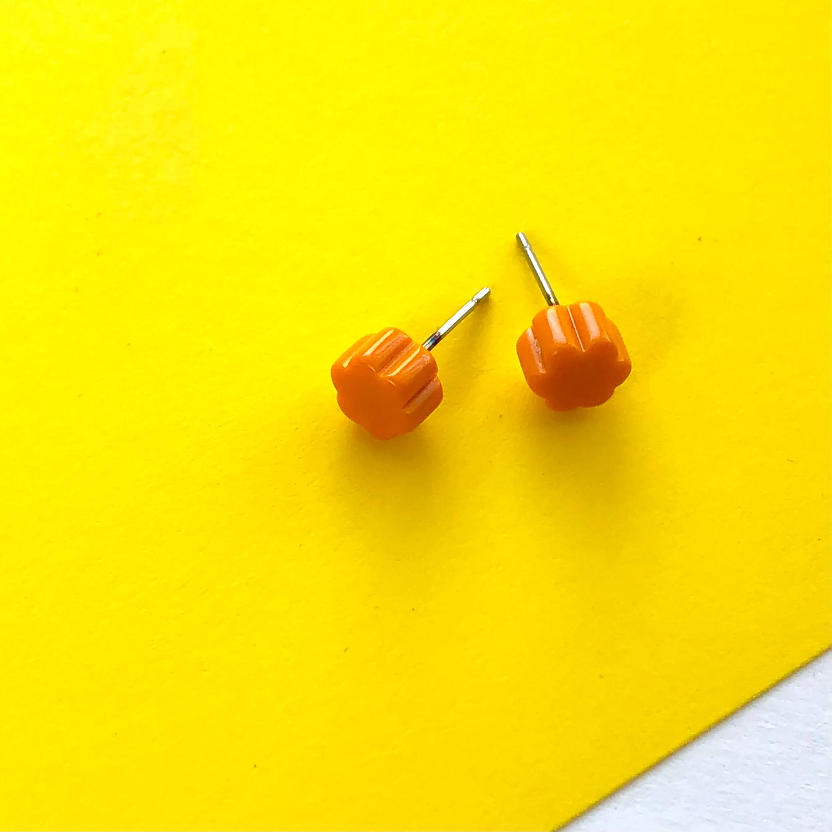 Light Orange Deco Daisy Stud Earrings