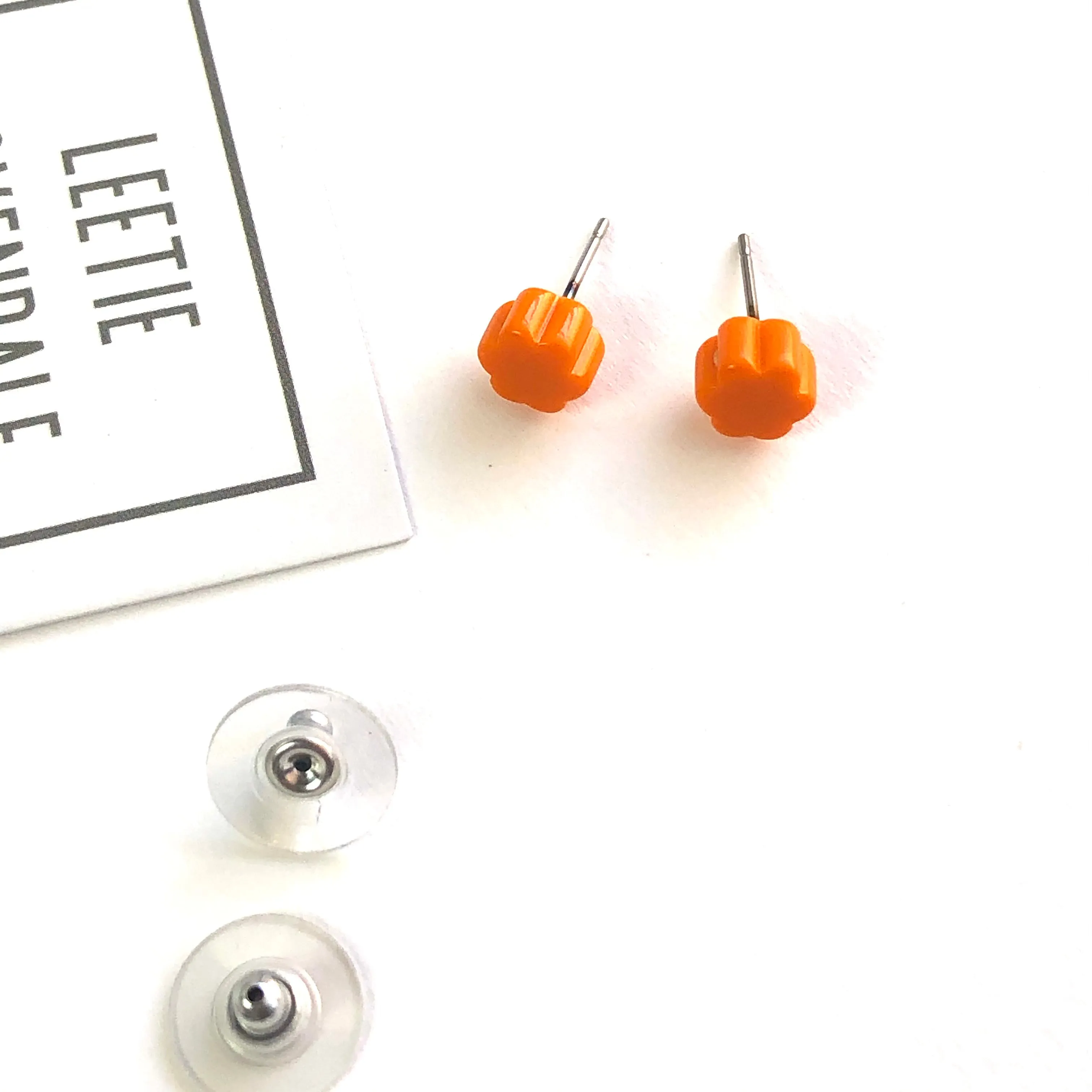 Light Orange Deco Daisy Stud Earrings