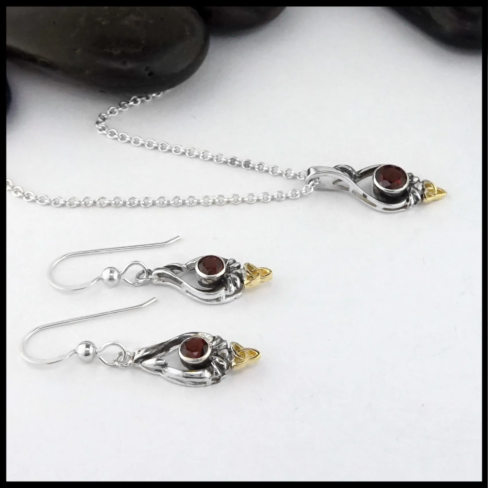 Trinity Knot Pendant and Earring set with Garnet