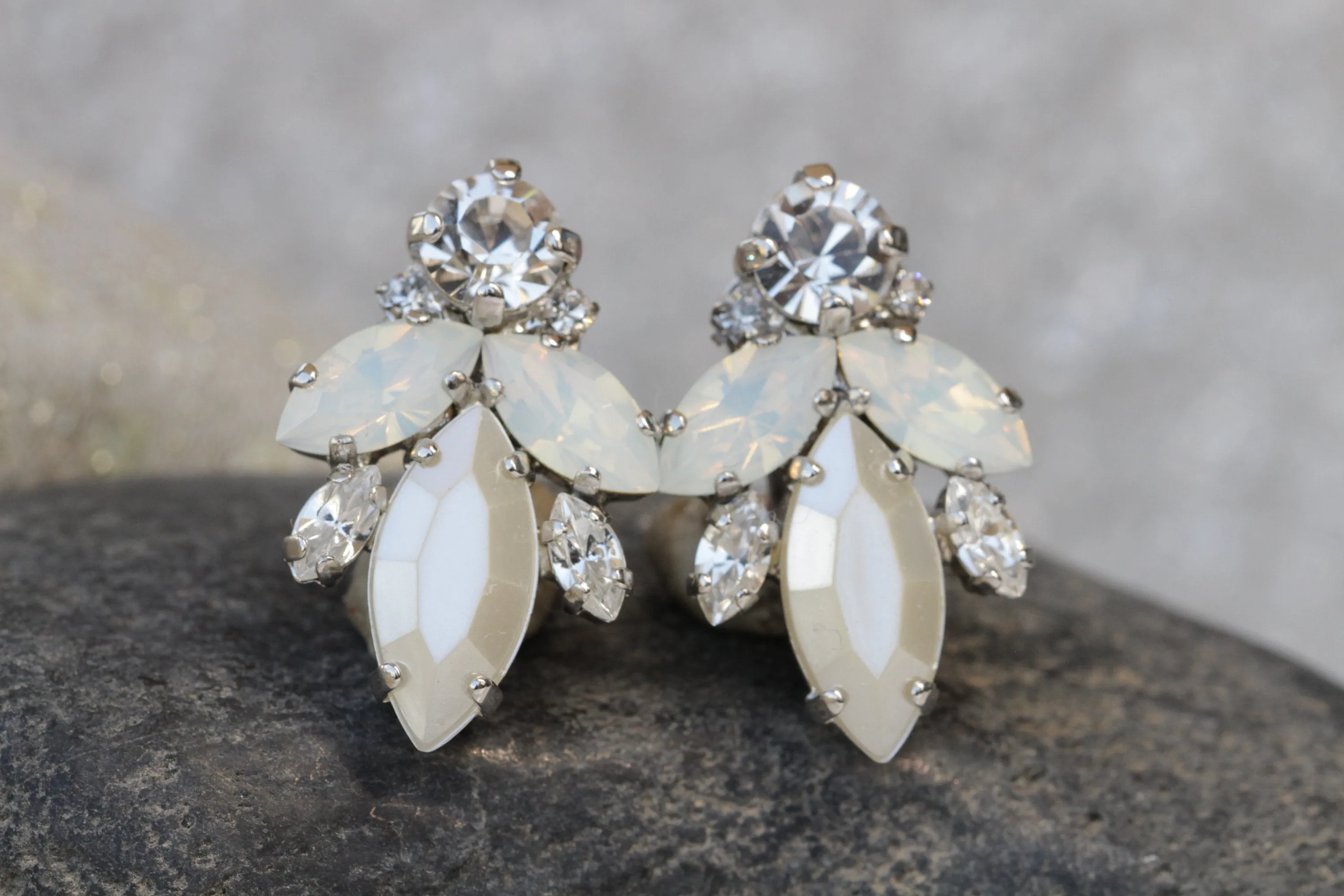 White PEARL BRIDAL EARRINGS